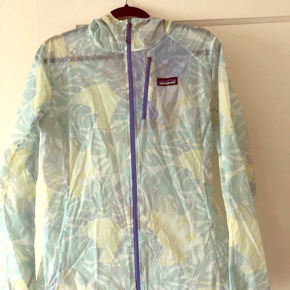 NWOT Patagonia women’s wind-breaker